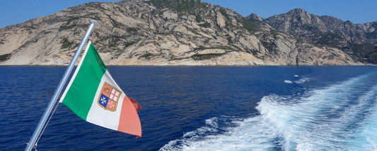 Le bandiere mercantili in mare