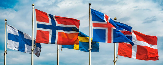 Bandiere con la Croce Nordica: storia, significato e fascino di un’icona del Nord Europa