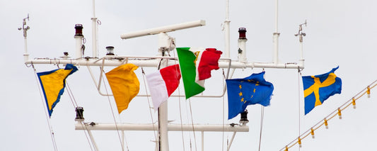 Guida alle Bandiere Nautiche obbligatorie: regole e dimensioni